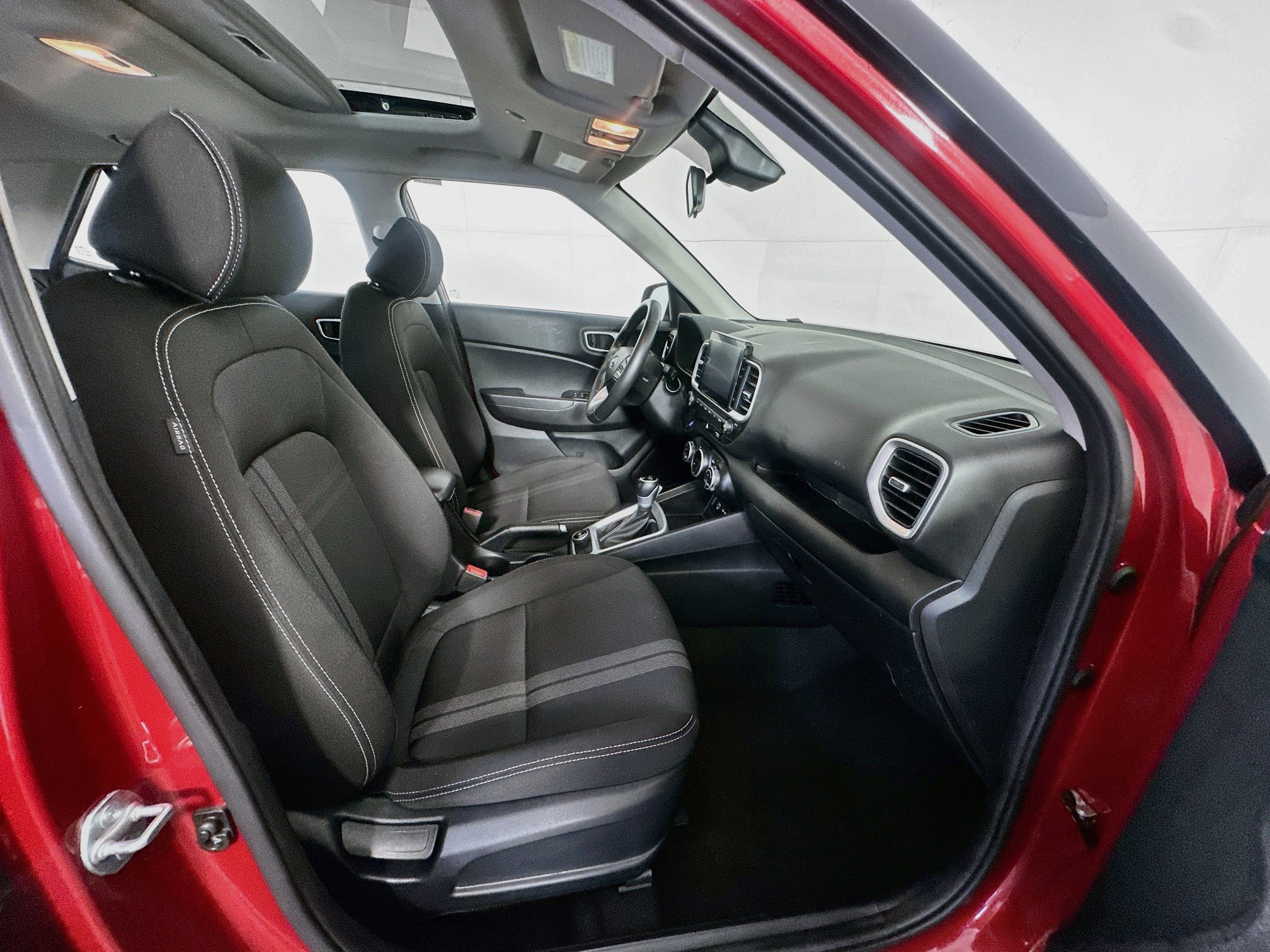 Used 2025 Hyundai Venue SEL FWD image 30