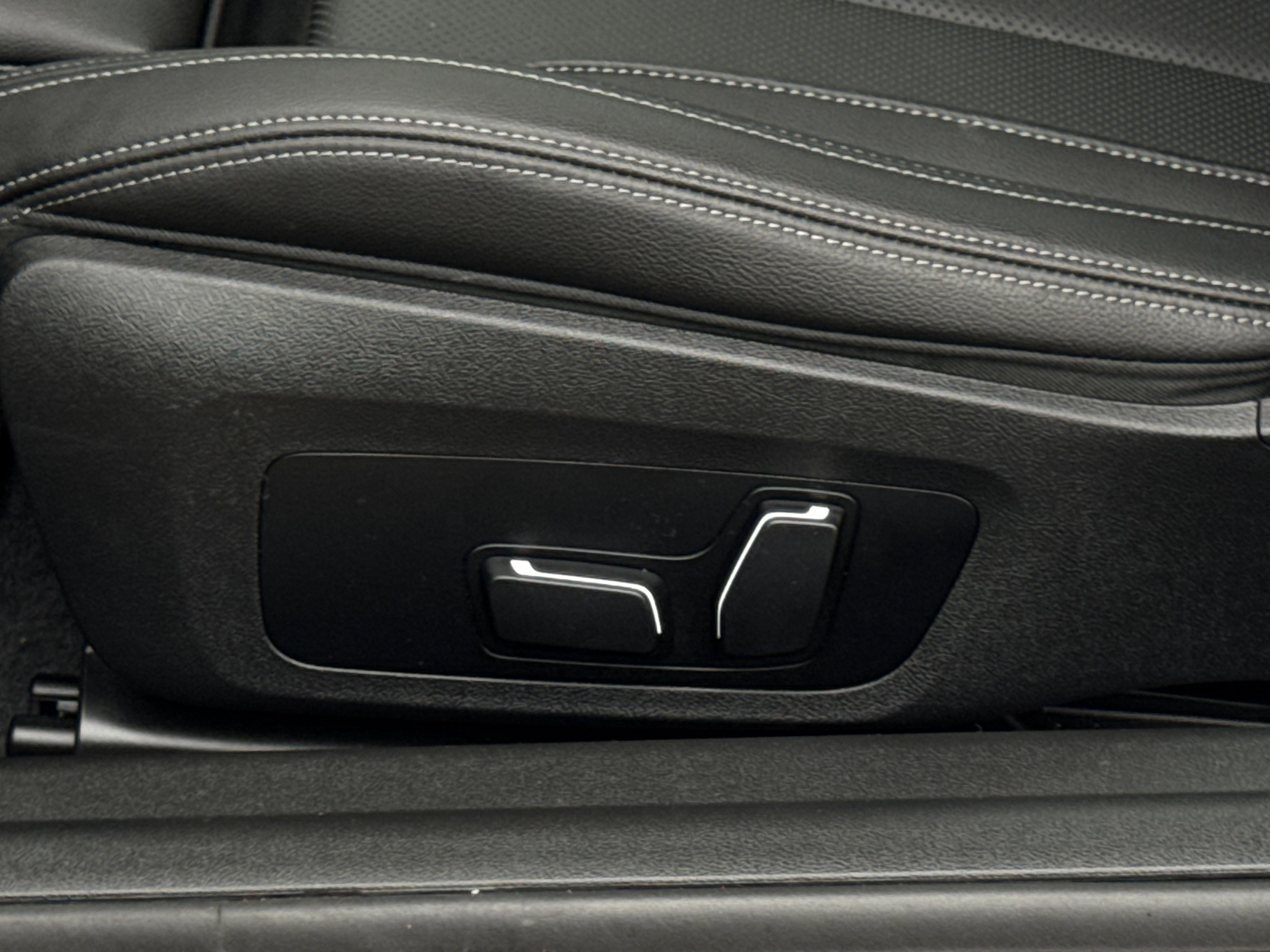 Used 2024 BMW 230i xDrive Coupe w/ Premium Package image 11