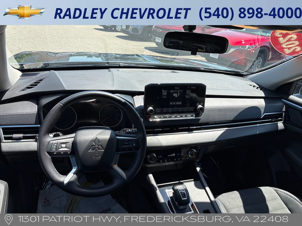 Used 2023 Mitsubishi Outlander SE AWD/4WD image 14