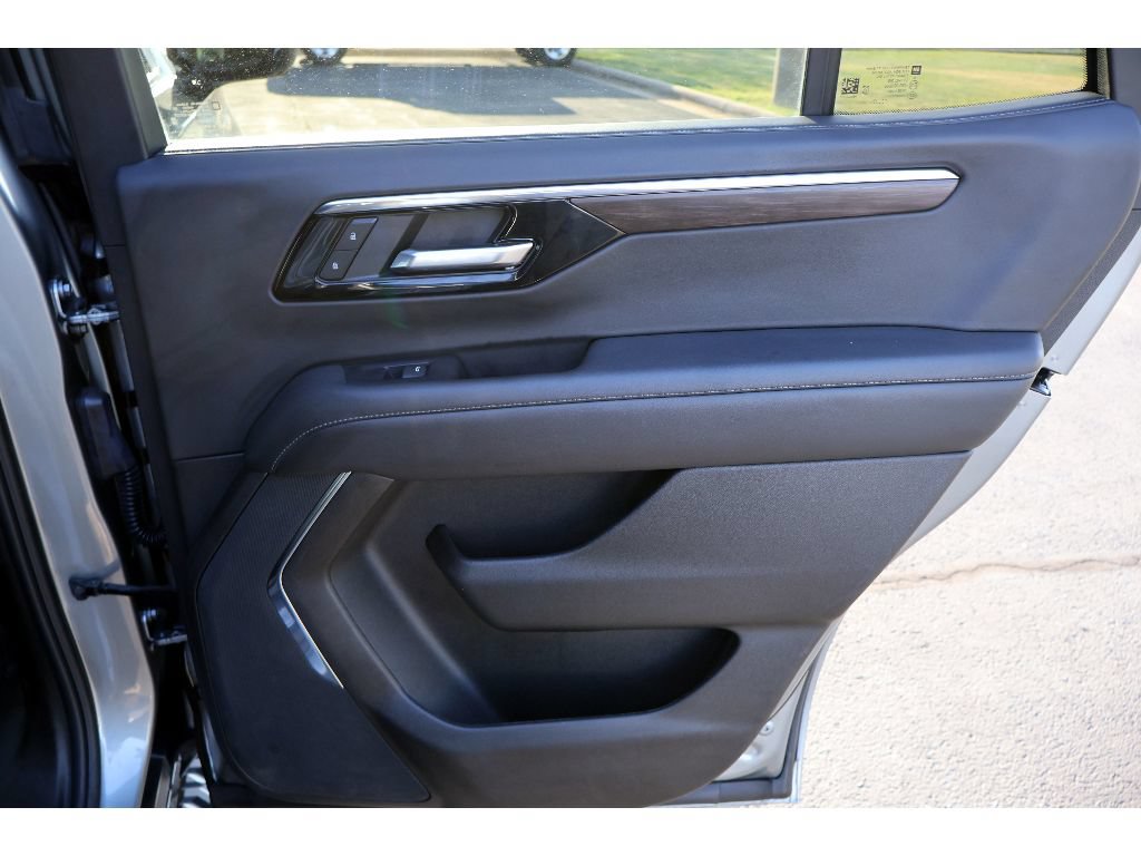Used 2025 Chevrolet Tahoe Z71 AWD/4WD image 19