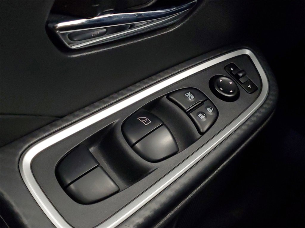 Used 2024 Nissan Versa SR image 17