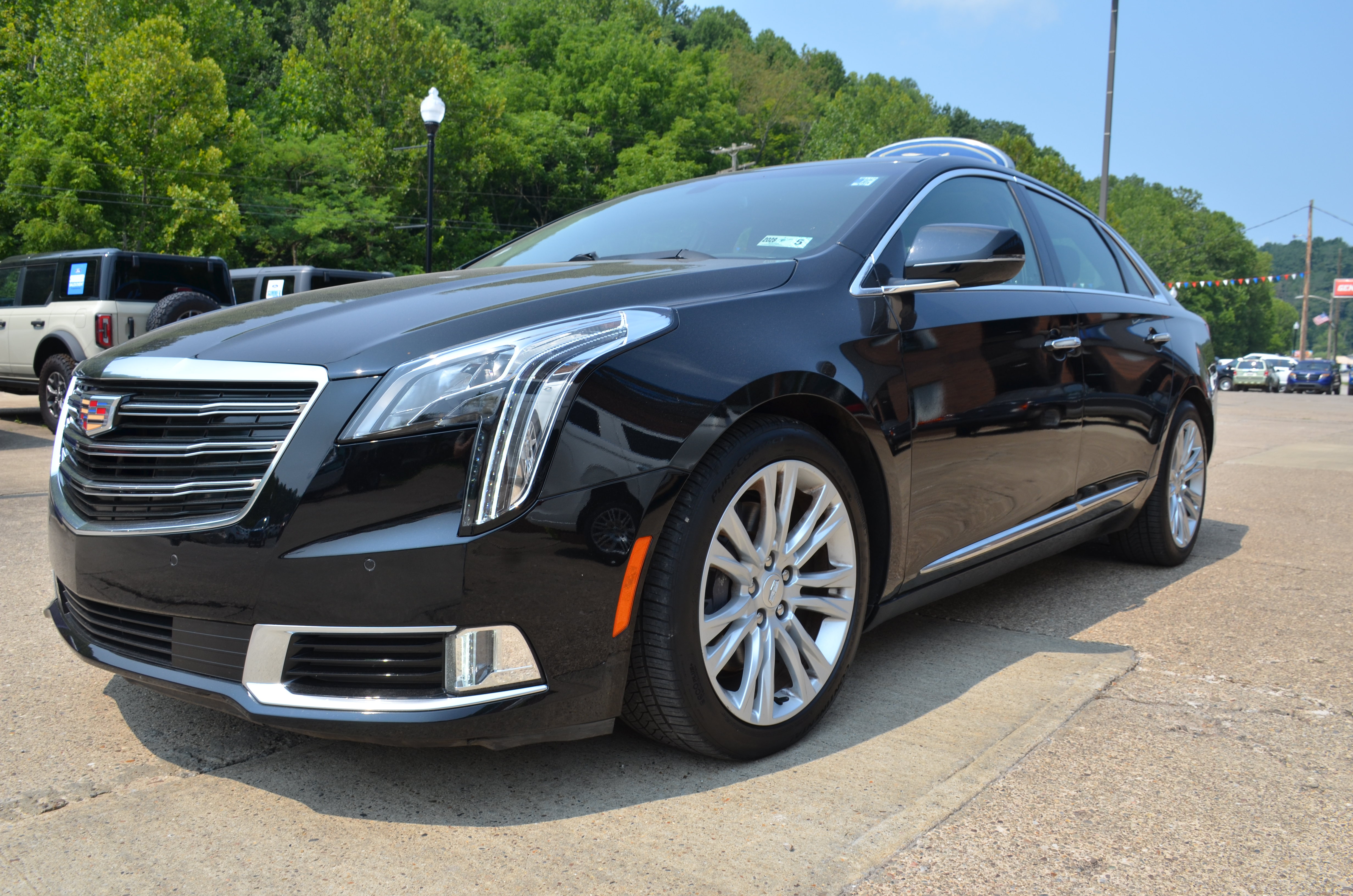 Used 2018 Cadillac XTS Luxury AWD/4WD image 3