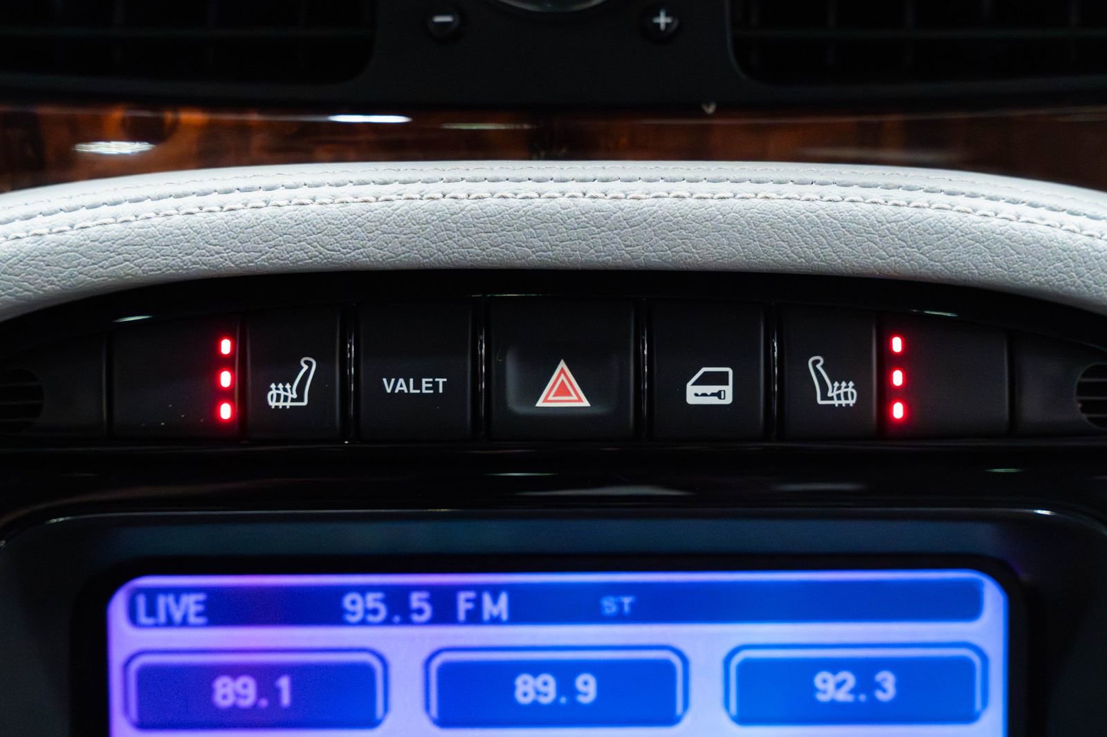 Used 2005 Jaguar XJ8 image 15