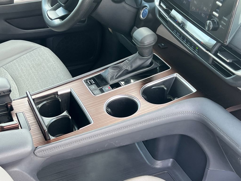 Used 2024 Toyota Sienna LE image 12