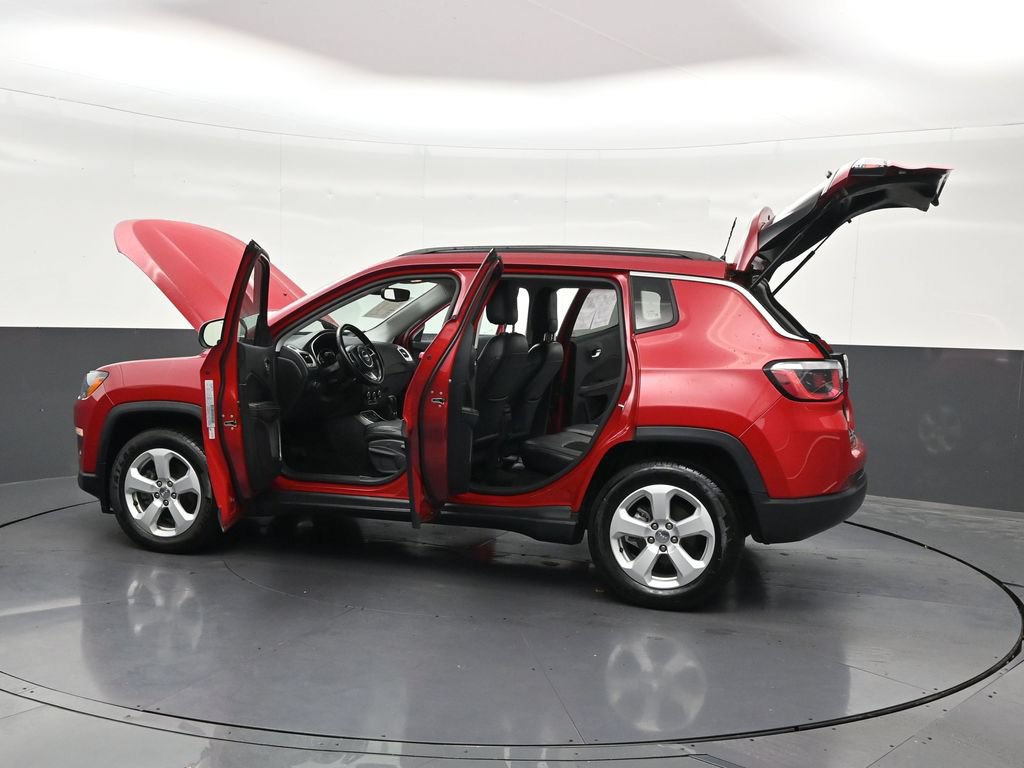 Used 2018 Jeep Compass Latitude FWD image 34