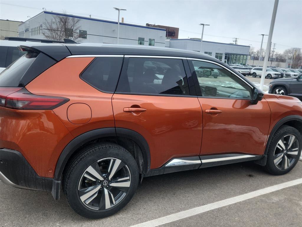 Used 2021 Nissan Rogue Platinum image 4