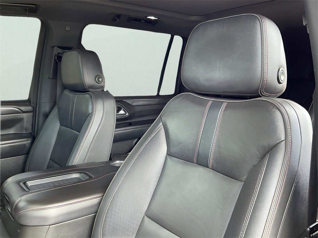 Used 2022 Chevrolet Suburban RST w/ Luxury Package image 26