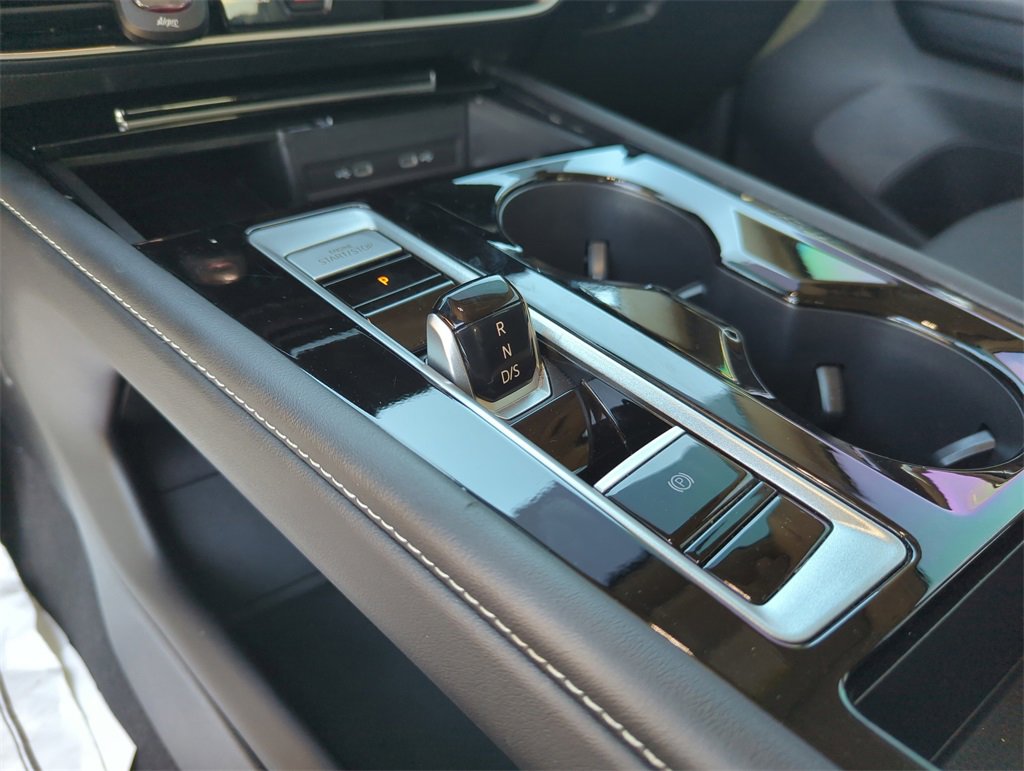 Used 2025 Volkswagen Atlas SE image 39