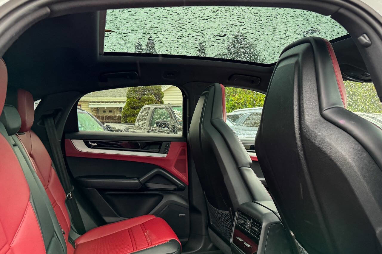 Used 2024 Porsche Cayenne Coupe image 13
