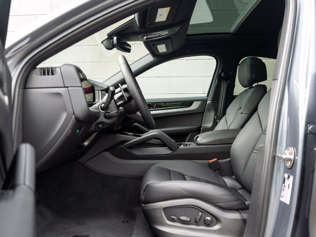 New 2026 Porsche Cayenne Coupe AWD/4WD image 17