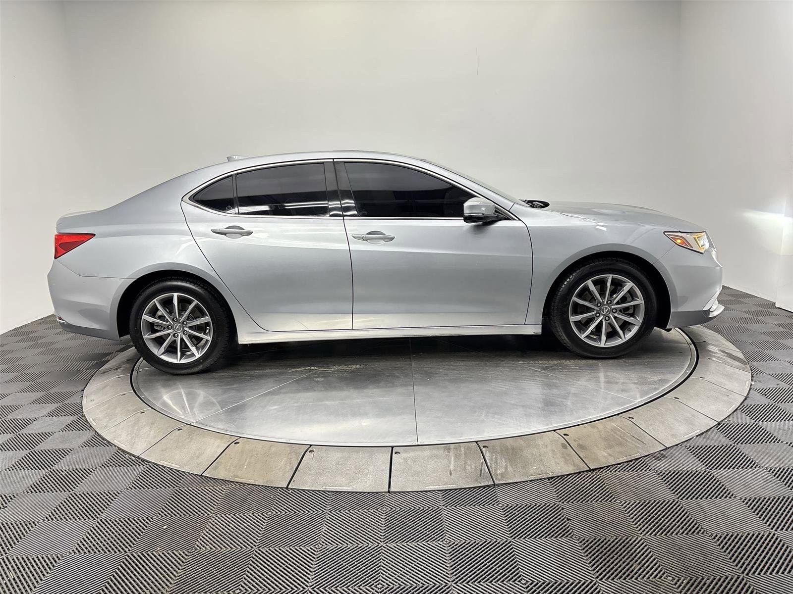 Used 2019 Acura TLX image 17