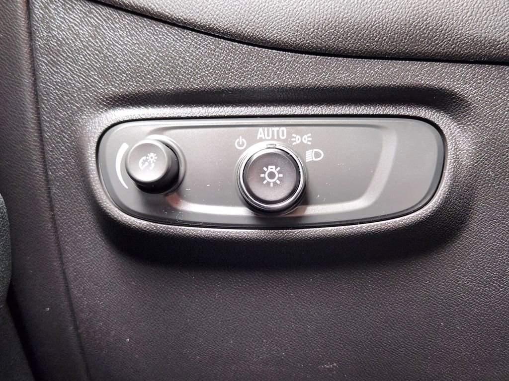 Used 2021 Chevrolet Equinox LS w/ LS Convenience Package FWD image 22