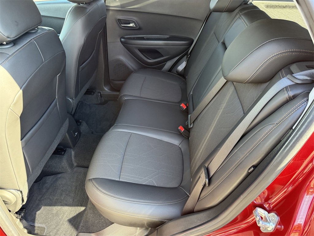 Used 2022 Chevrolet Trax LT w/ LT Convenience Package image 11