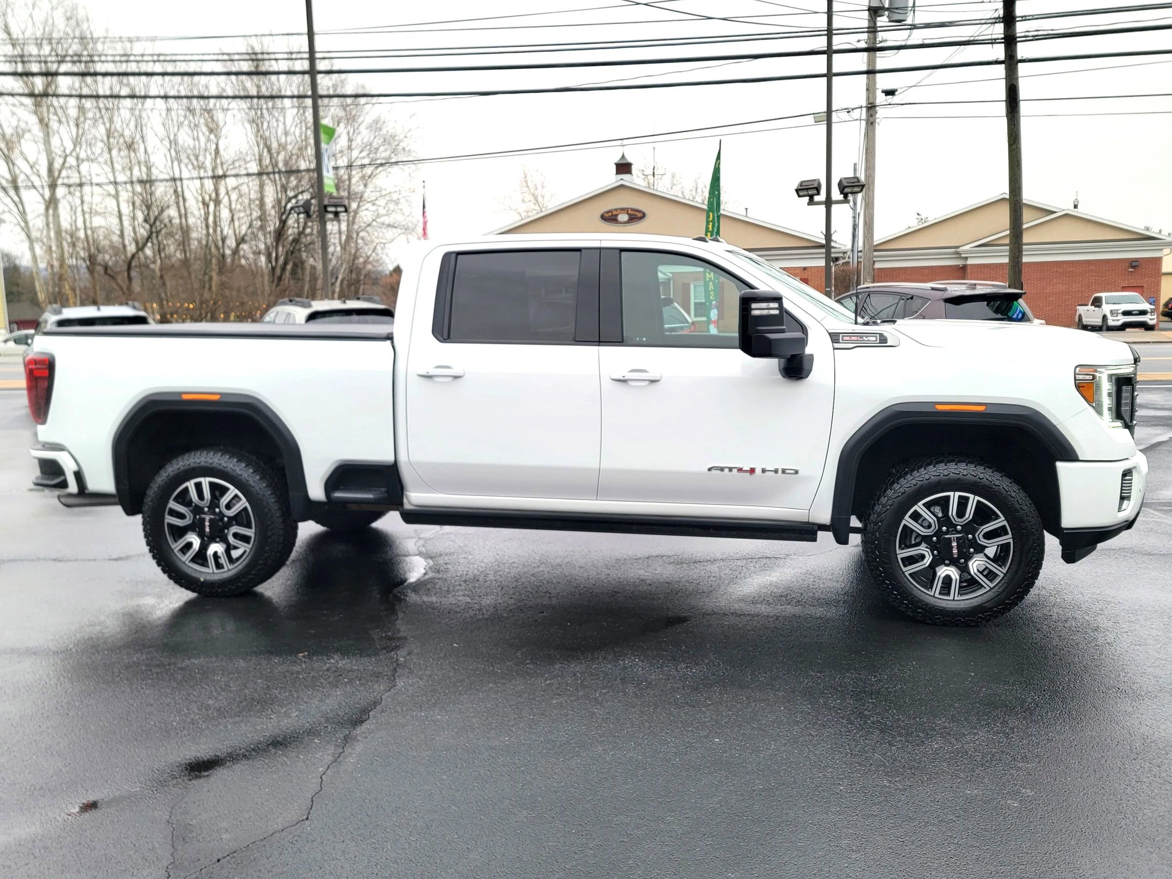 Used 2021 GMC Sierra 2500 AT4 w/ AT4 Premium Plus Package image 4