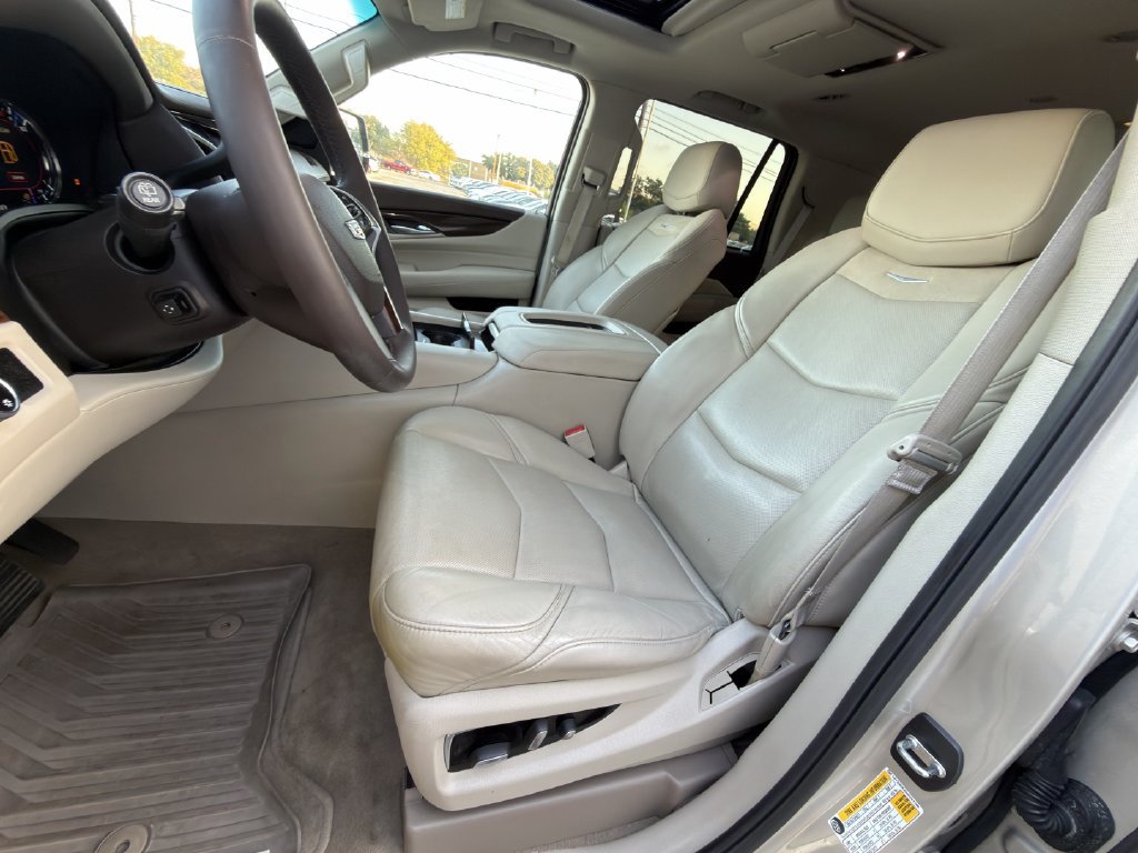 Used 2017 Cadillac Escalade Premium Luxury RWD image 26