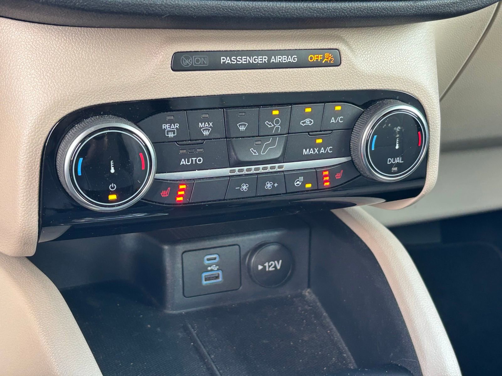 Used 2022 Ford Escape Titanium FWD image 10