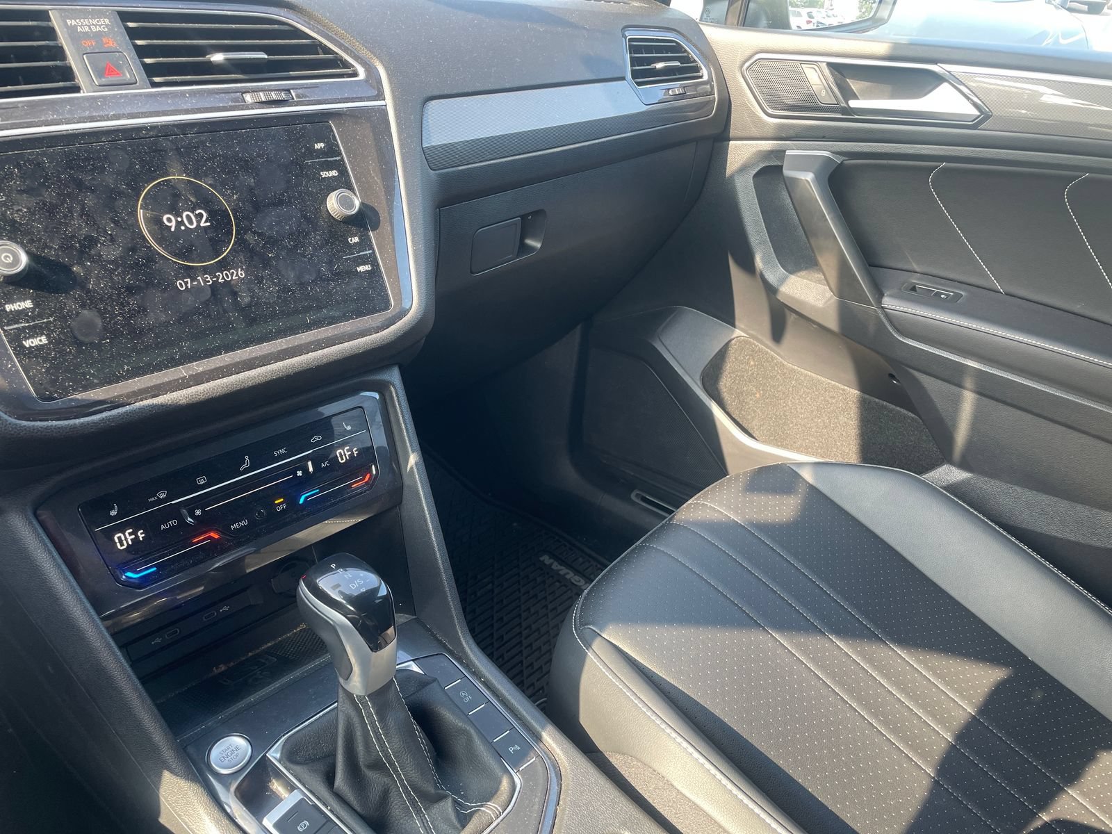 Certified 2024 Volkswagen Tiguan SE R-Line AWD/4WD image 16