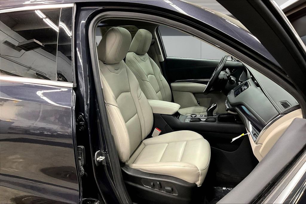 Certified 2023 Cadillac XT4 Luxury w/ Cold Weather Package AWD/4WD image 29