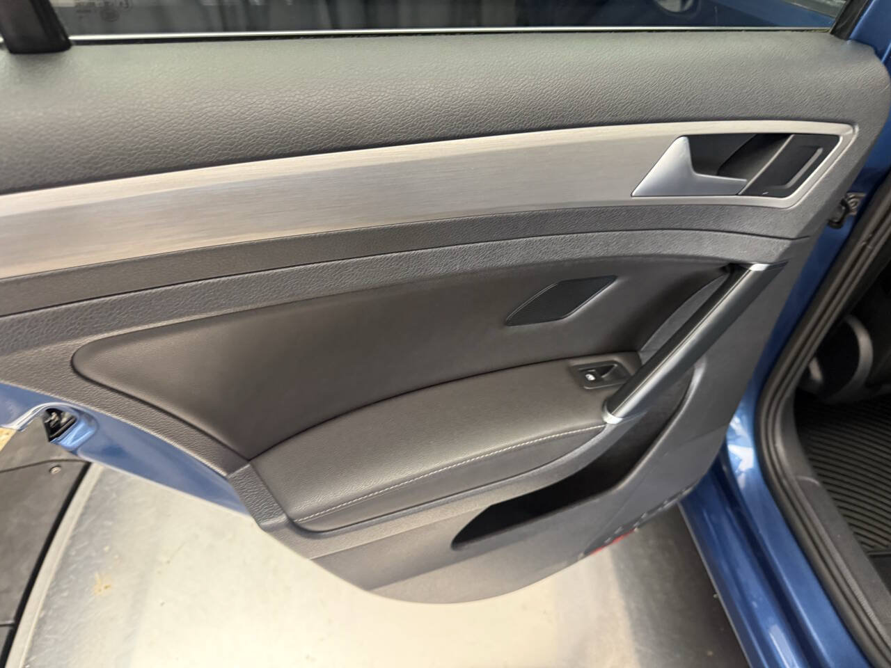 Used 2017 Volkswagen Golf SEL FWD image 24