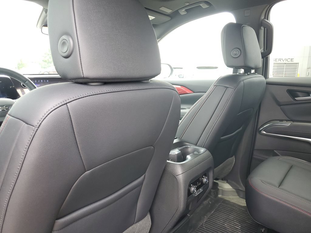 Used 2024 Chevrolet Traverse Z71 w/ LPO, Floor Liner Package AWD/4WD image 35