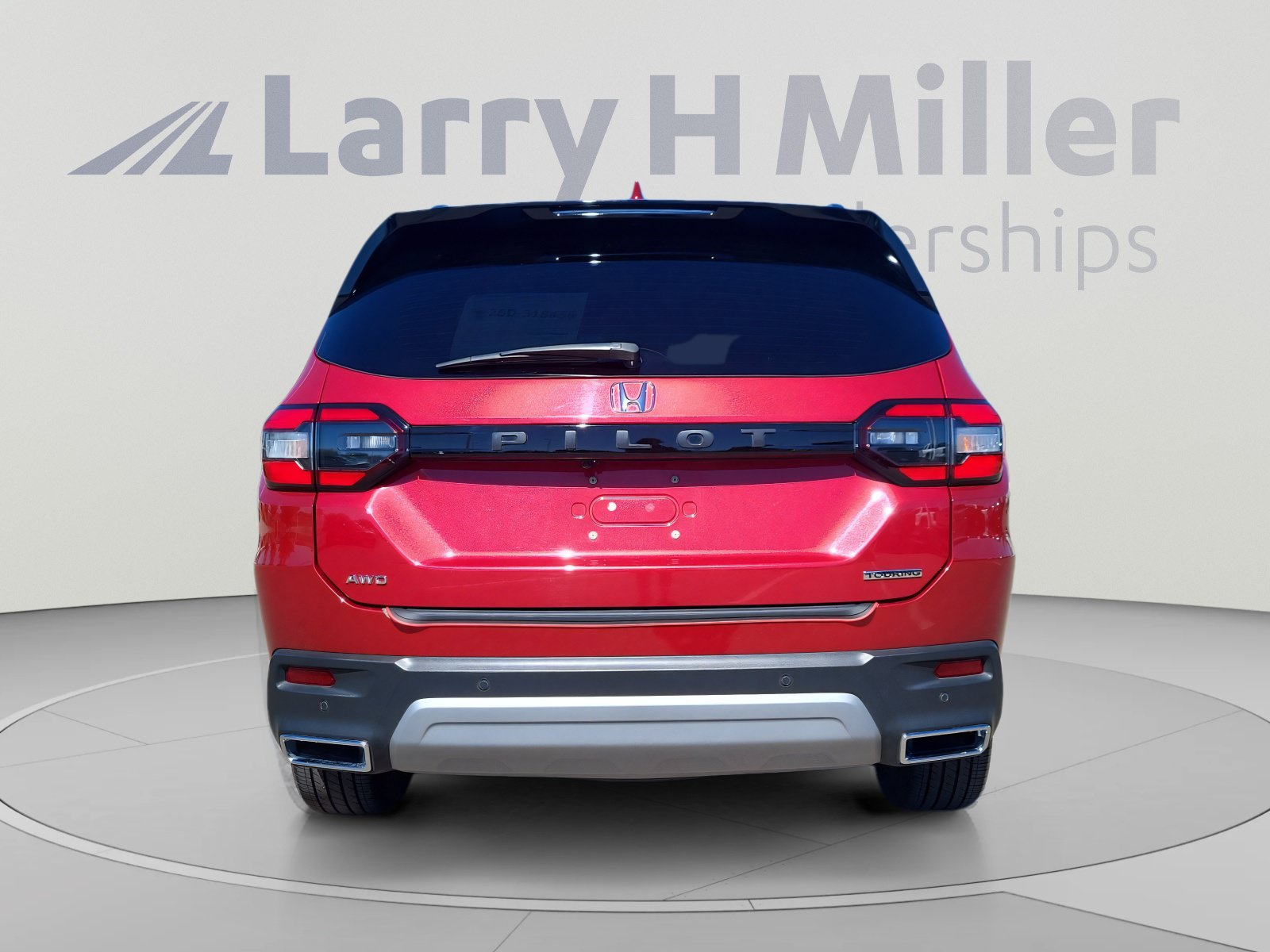 Used 2025 Honda Pilot Touring image 4