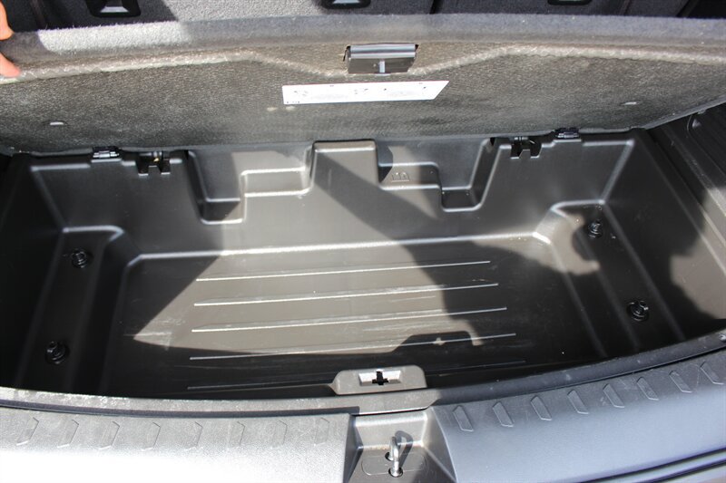 Used 2018 Chevrolet Traverse LT FWD image 11
