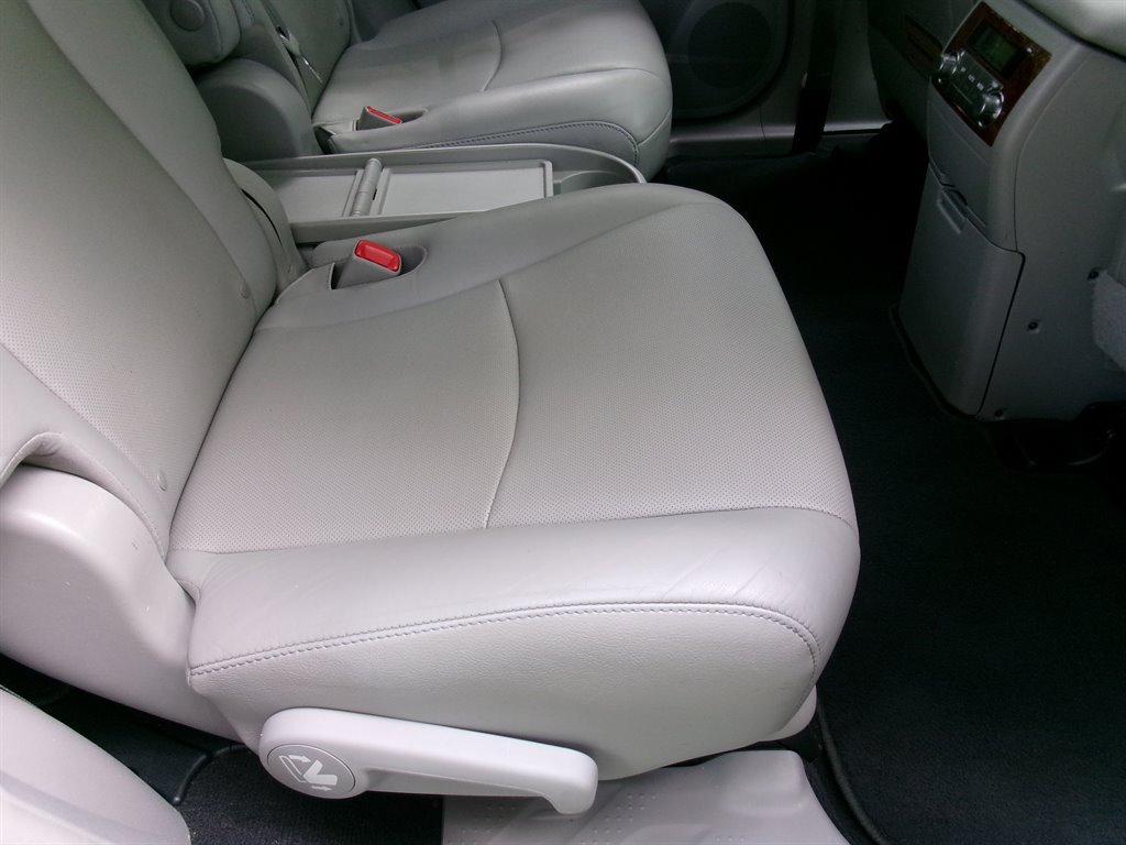 Used 2012 Toyota Highlander Limited w/ Tow Pkg FWD image 25