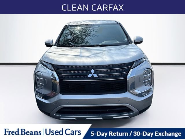 Used 2024 Mitsubishi Outlander SE Black Edition image 2