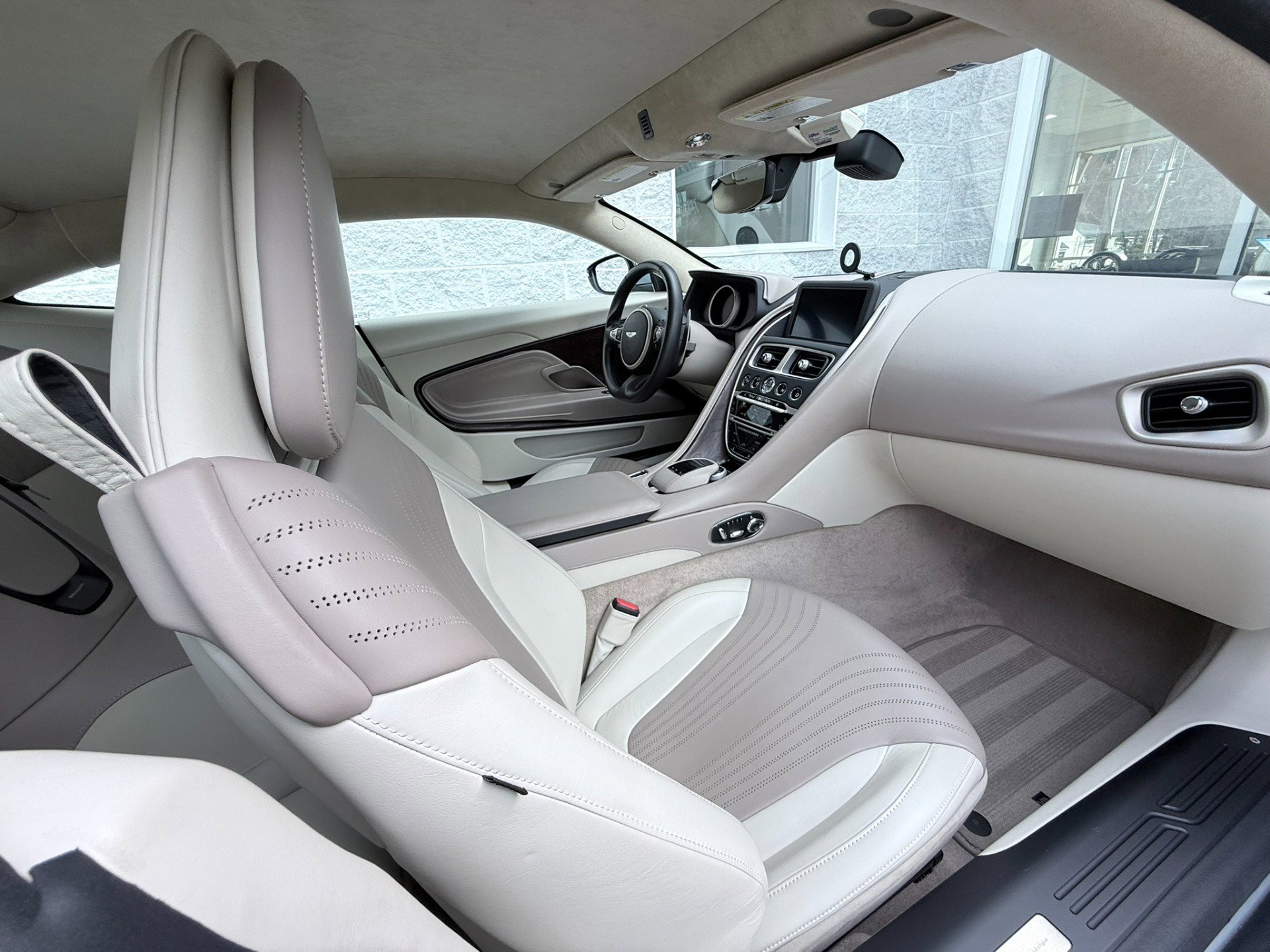 Used 2017 Aston Martin DB11 V12 image 37