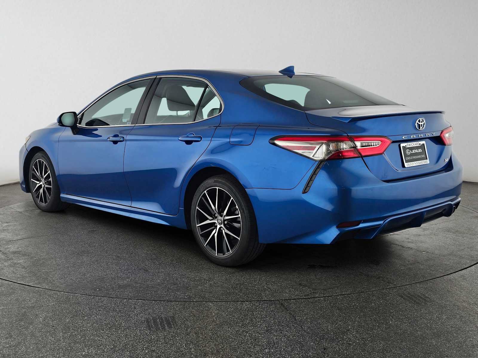 Used 2019 Toyota Camry SE FWD image 5