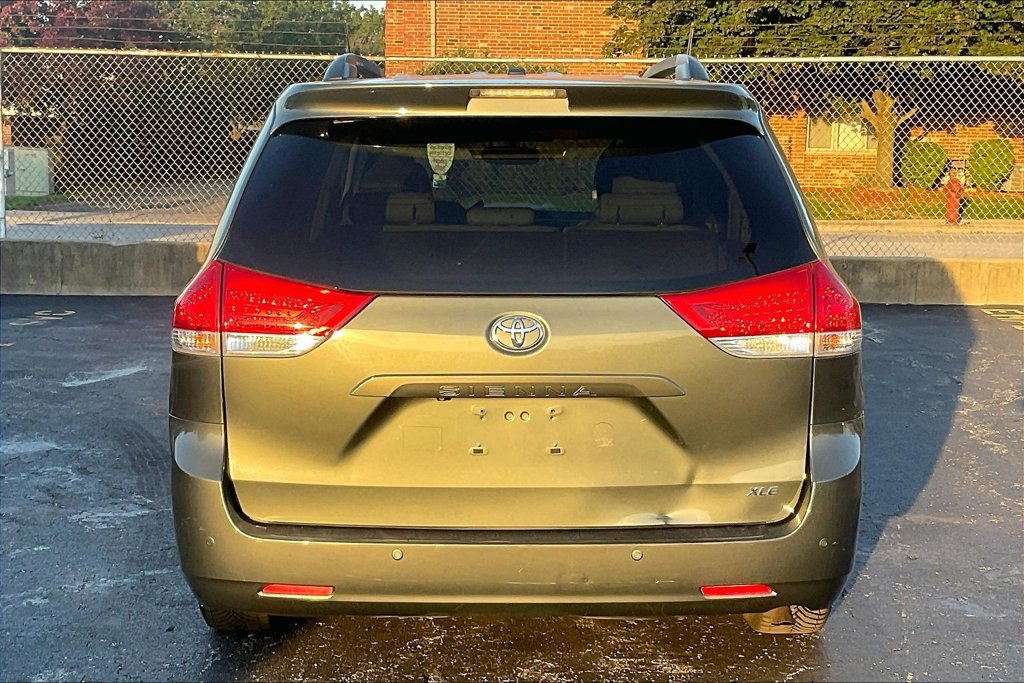 Used 2013 Toyota Sienna XLE FWD image 3