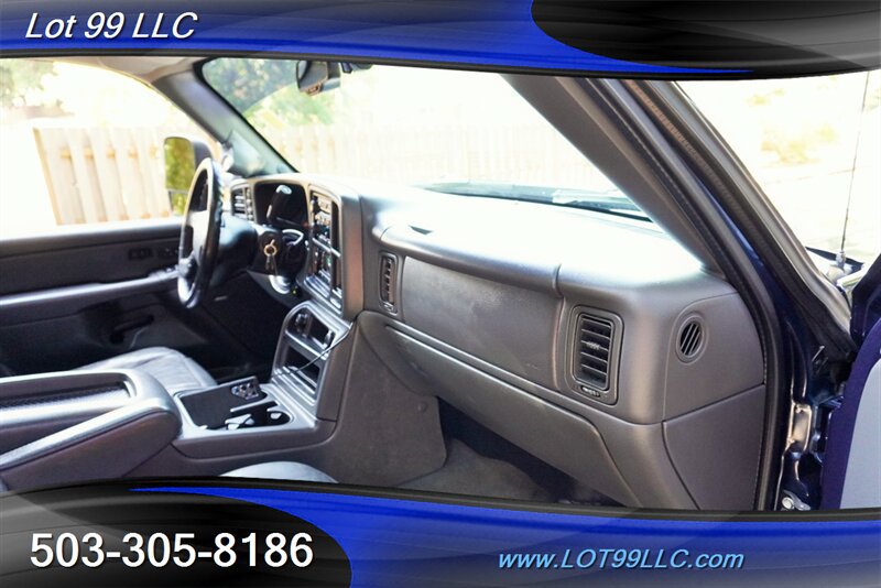 Used 2005 Chevrolet Silverado 2500 LT w/ Heavy-Duty Power Package AWD/4WD image 17
