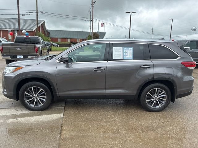 Used 2019 Toyota Highlander XLE AWD/4WD image 4