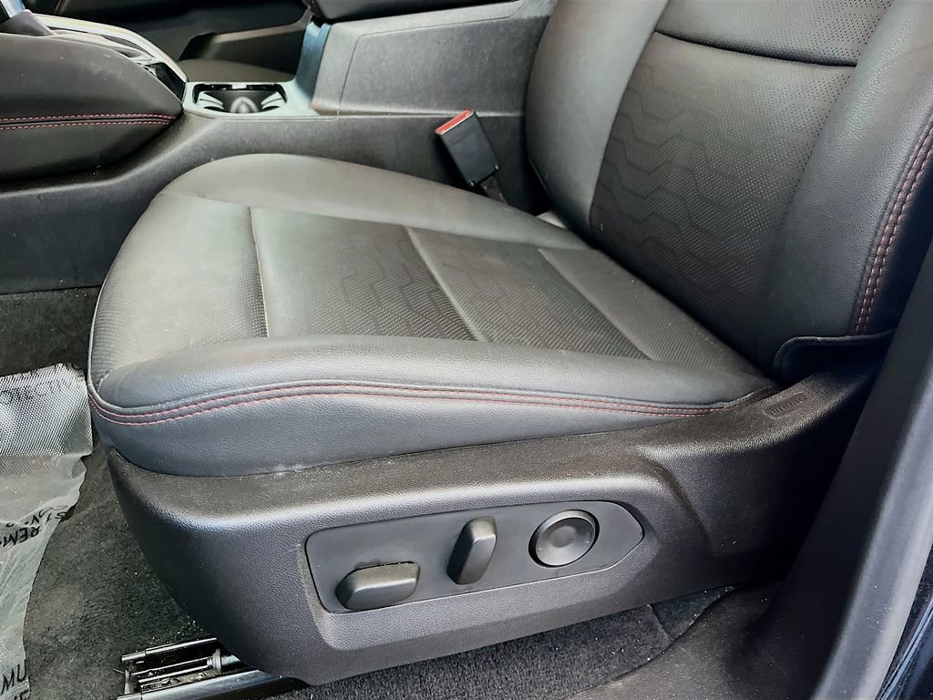 Used 2025 Chevrolet Colorado Z71 w/ Technology Package AWD/4WD image 19