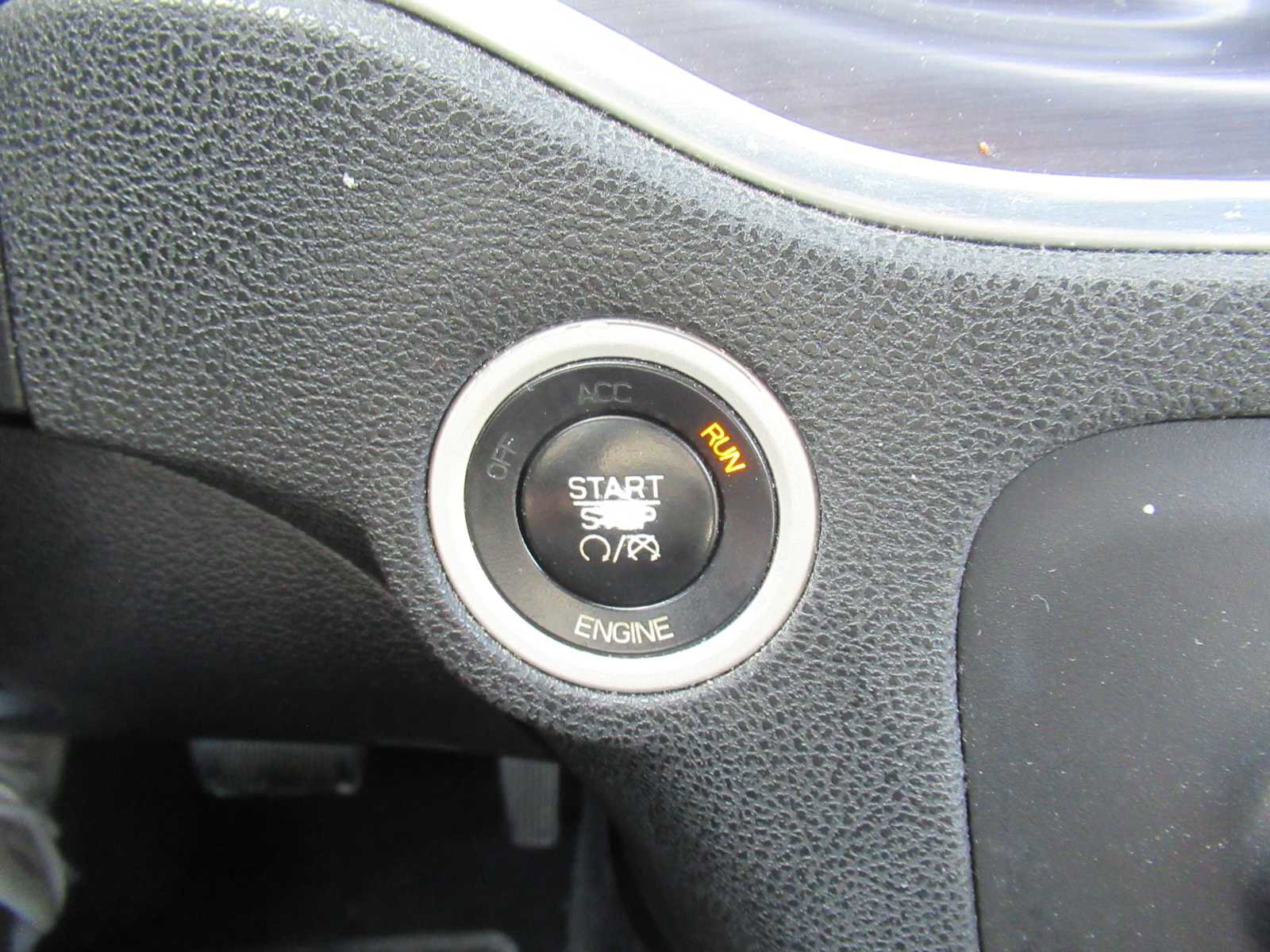 Used 2015 Dodge Charger SE w/ Sport Appearance Group image 23