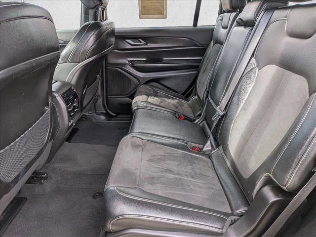 Used 2024 Jeep Grand Cherokee L Laredo image 18