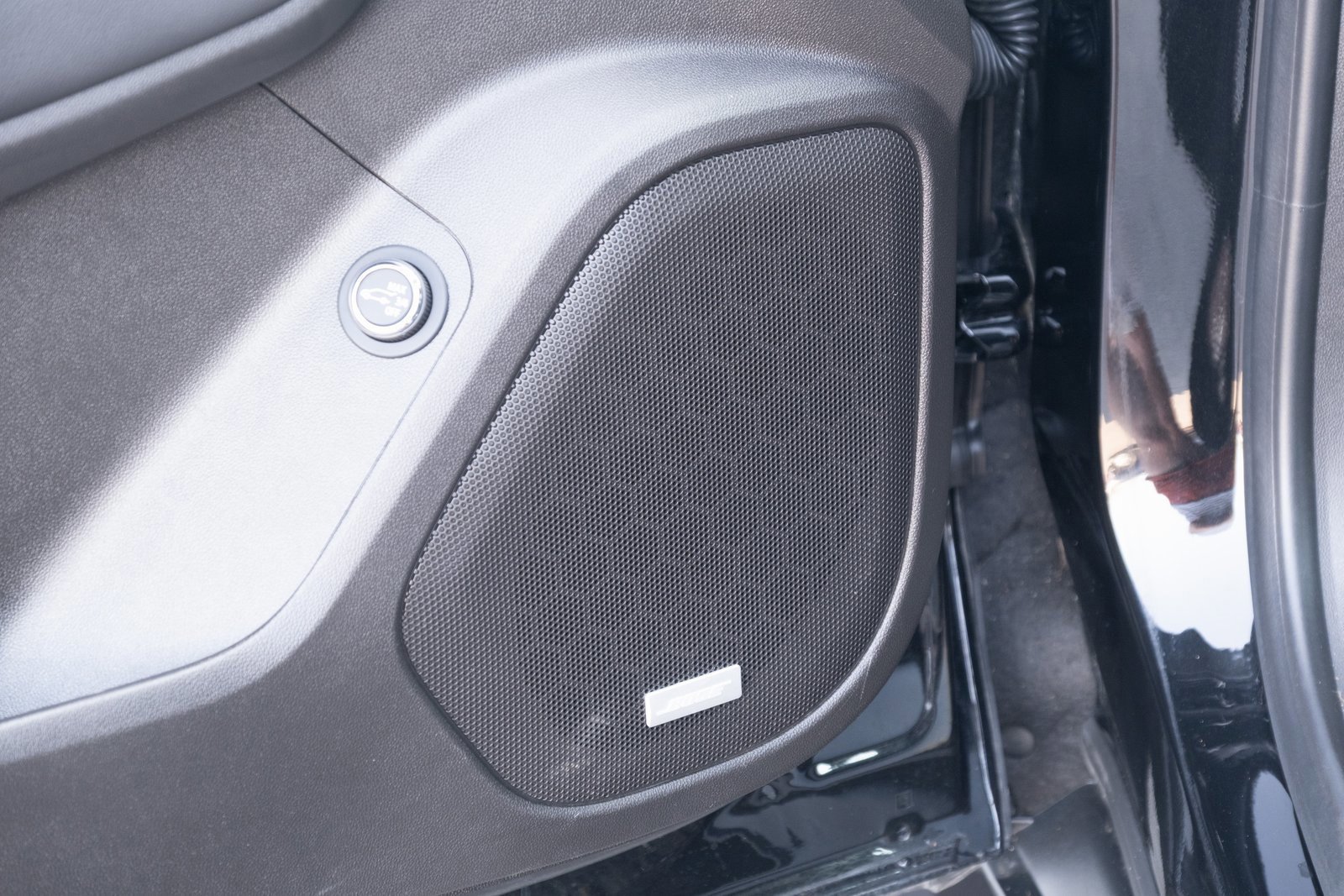 Used 2023 GMC Acadia SLT image 14