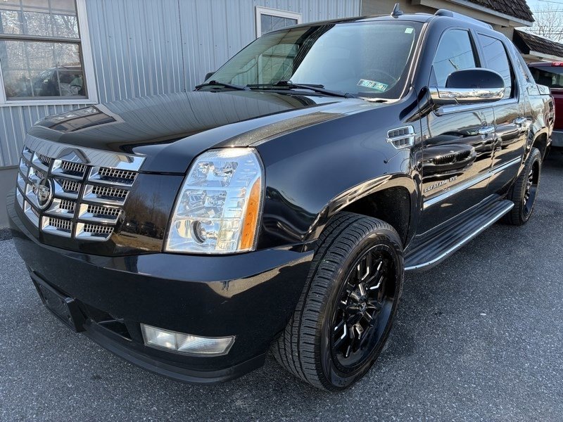 Used 2011 Cadillac Escalade EXT Luxury image 1