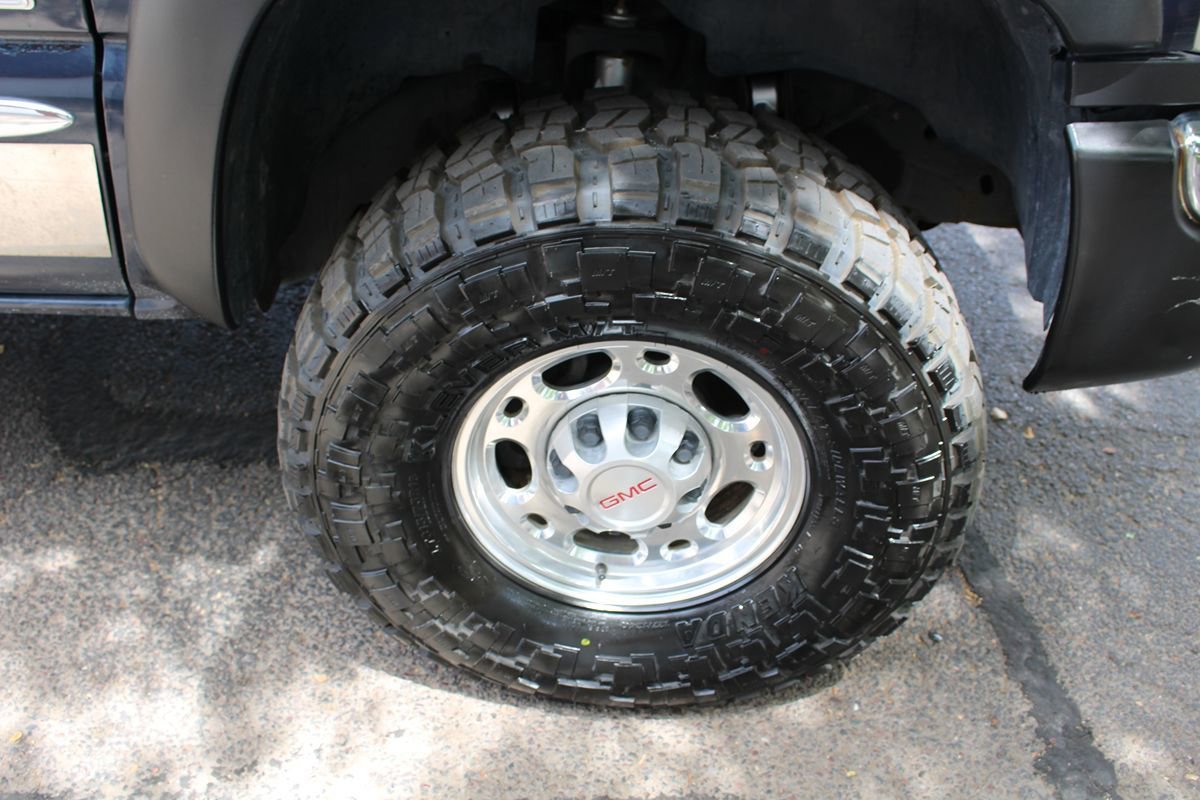 Used 2005 GMC Sierra 2500 SLE w/ Heavy-Duty Power Package AWD/4WD image 46