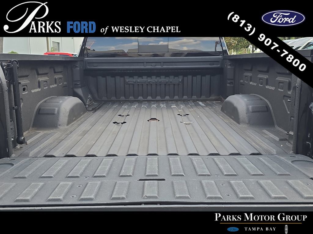 Used 2023 GMC Sierra 2500 Denali w/ Denali Black Diamond Edition AWD/4WD image 8