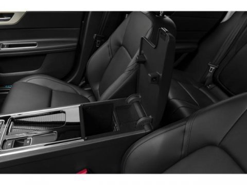 Used 2020 Jaguar XF Prestige image 14