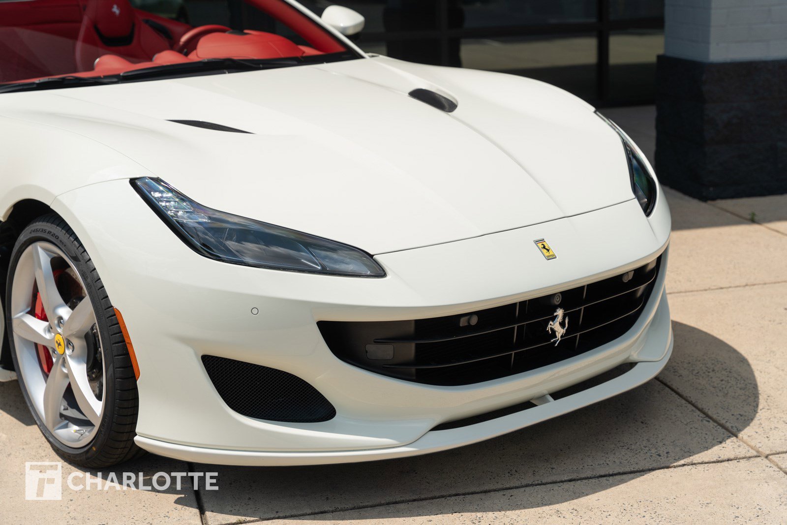 Used 2019 Ferrari Portofino image 2