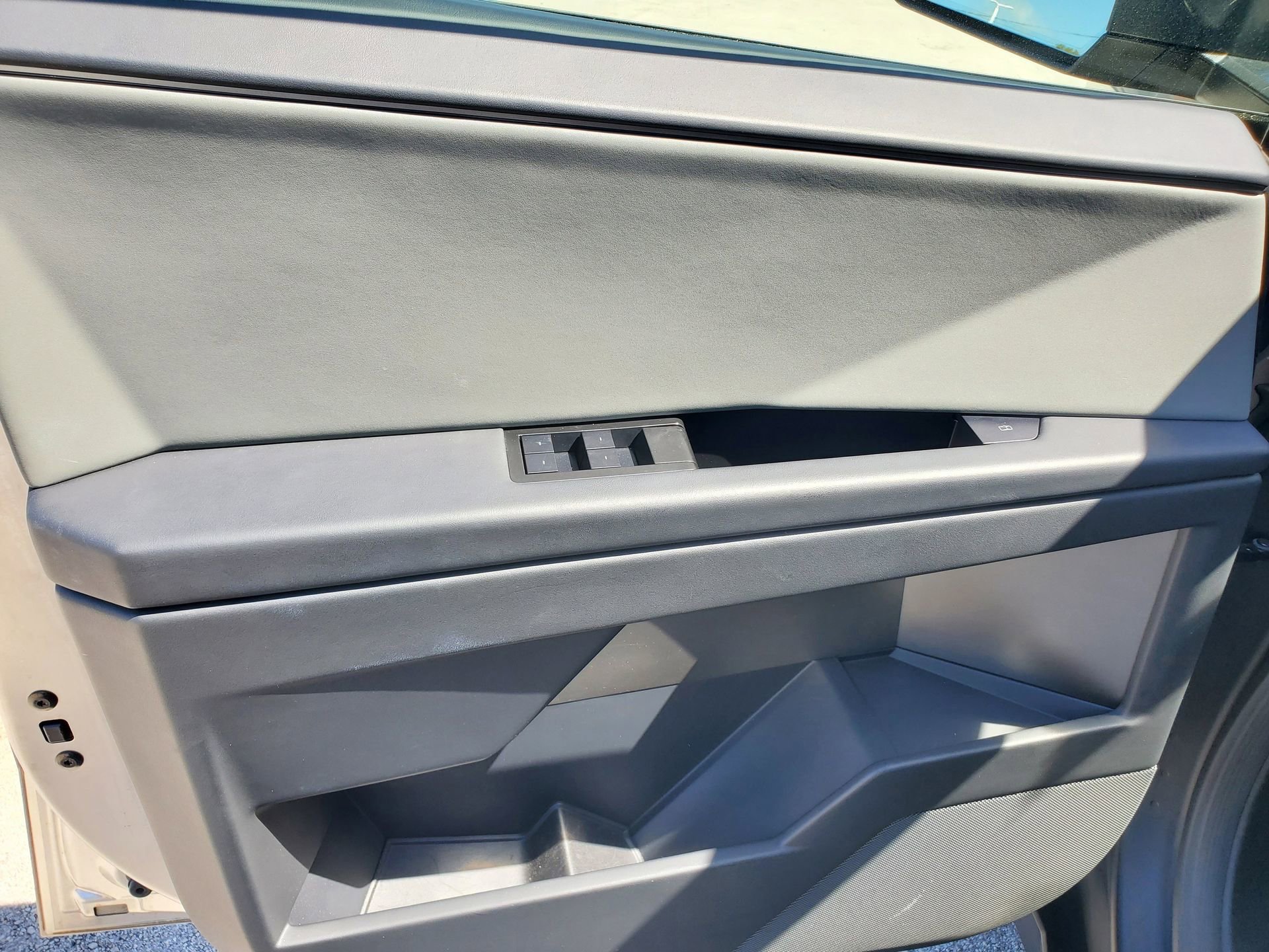 Used 2025 Tesla Cybertruck AWD Crew Cab image 14