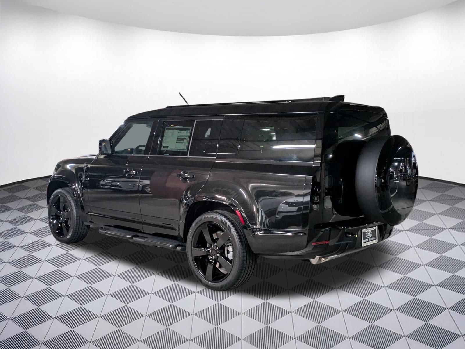 New 2026 Land Rover Defender 130 X-Dynamic SE AWD/4WD image 3