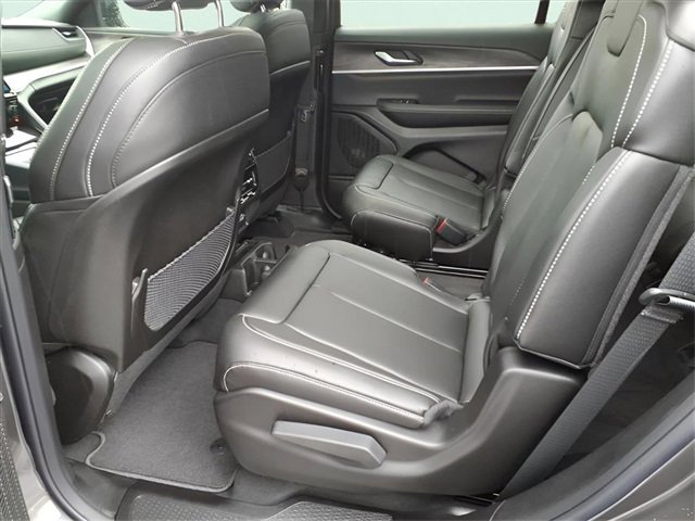 New 2025 Jeep Grand Cherokee L Limited image 10