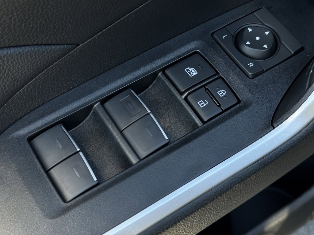 Used 2023 Toyota RAV4 SE image 15