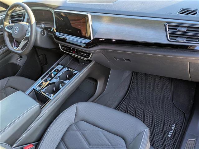 Used 2024 Volkswagen Atlas Cross Sport SE image 19