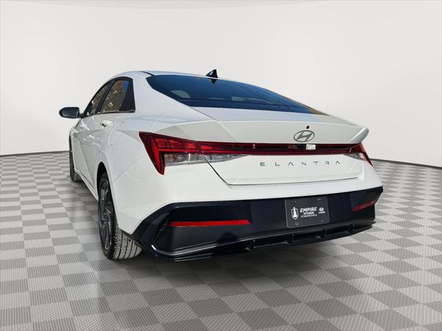 Certified 2025 Hyundai Elantra SEL FWD image 4