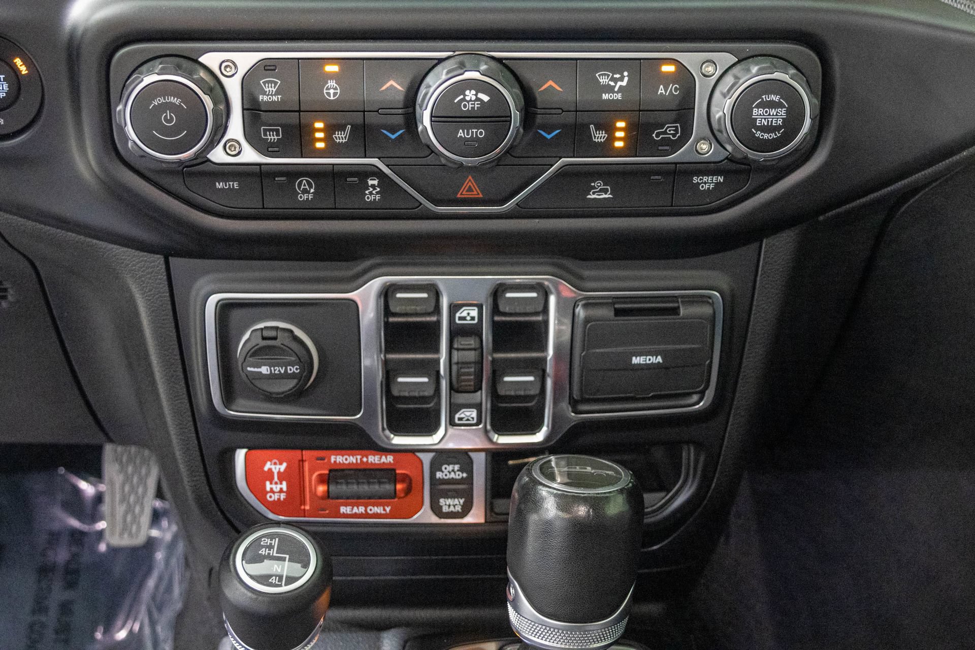 Used 2022 Jeep Gladiator Rubicon w/ Cold Weather Group AWD/4WD image 28