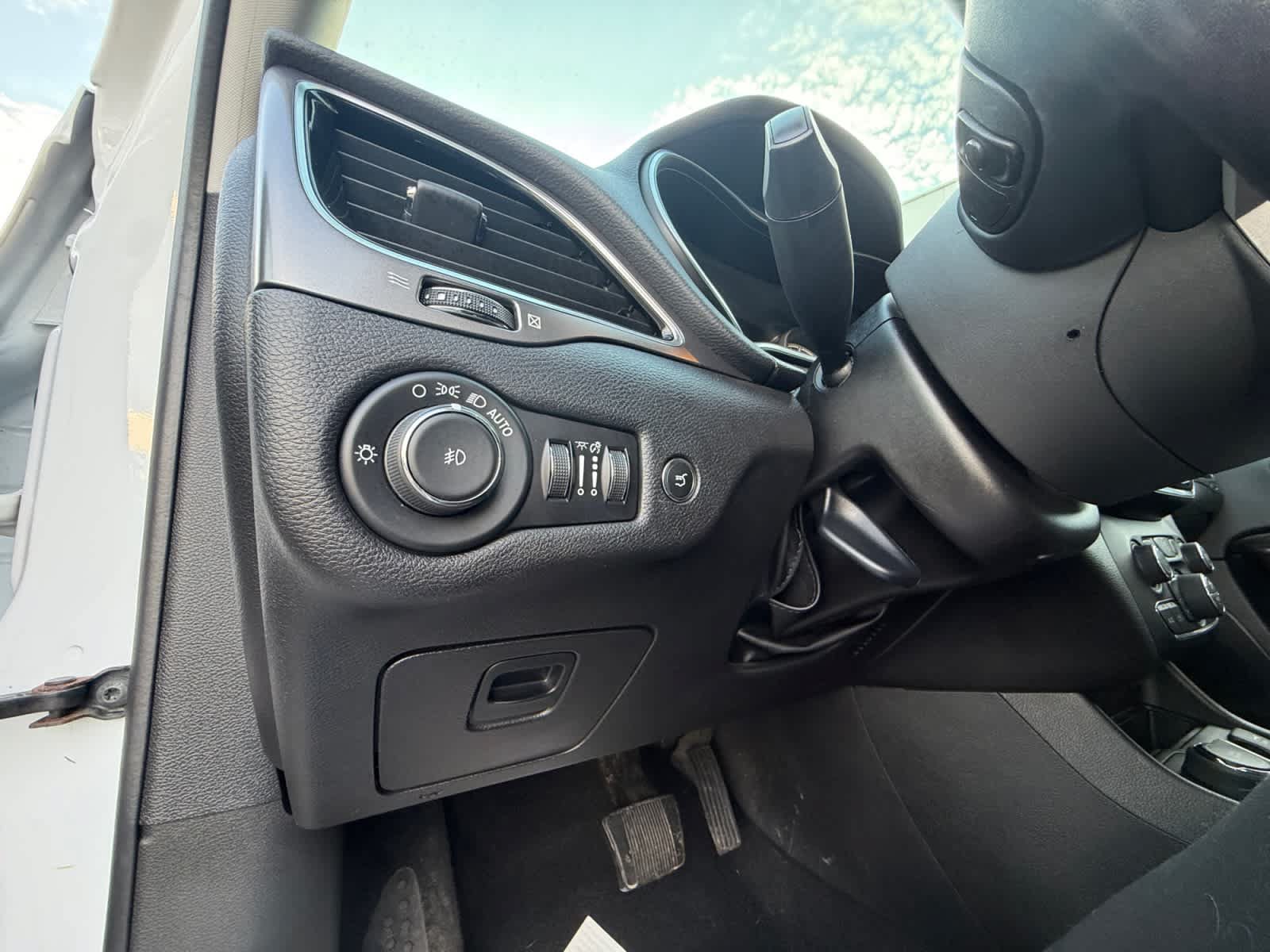 Used 2020 Jeep Cherokee Limited AWD/4WD image 34